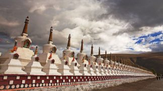 Các tập tục mai táng khác thường ở Tây Tạng